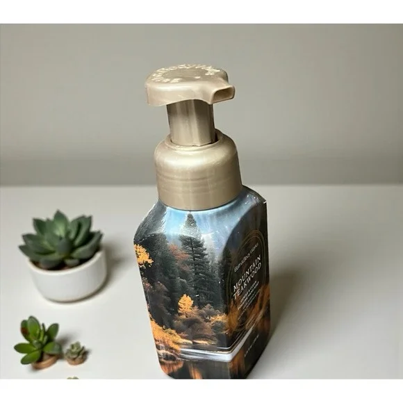 Bath‎ & Body Works Foaming Hand Soap  Mountain Teakwood 8.75 oz - Picture 7 of 9